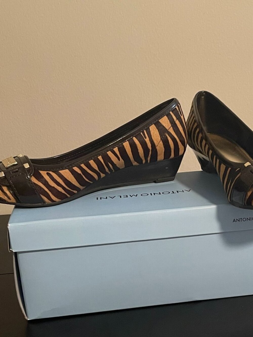 ANTONIO MELANI Brown & Gold Zebra Print Gold Logo Cowhide Heels Women's Sz 7M
